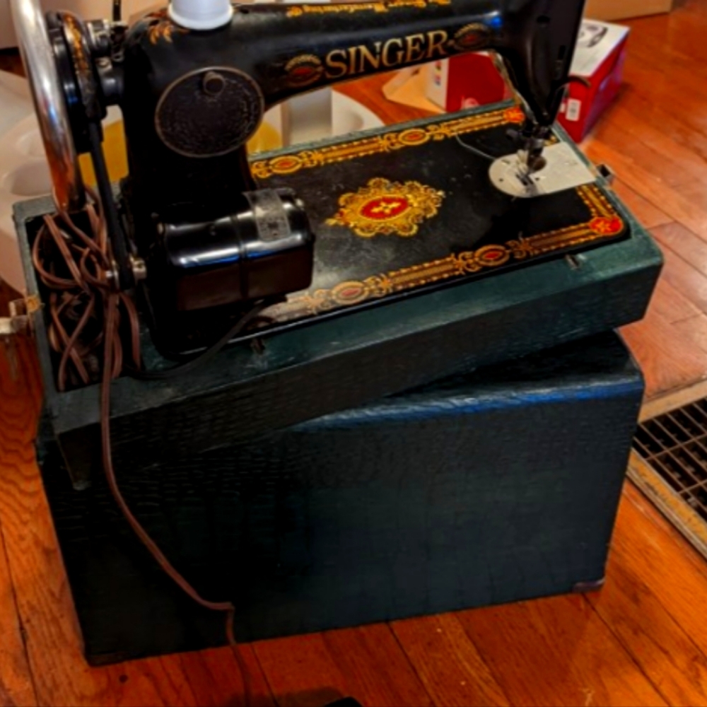 COPY - Vintage Singer Sewing Machine